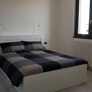 https://black-and-white-bb.italymilanhotels.net